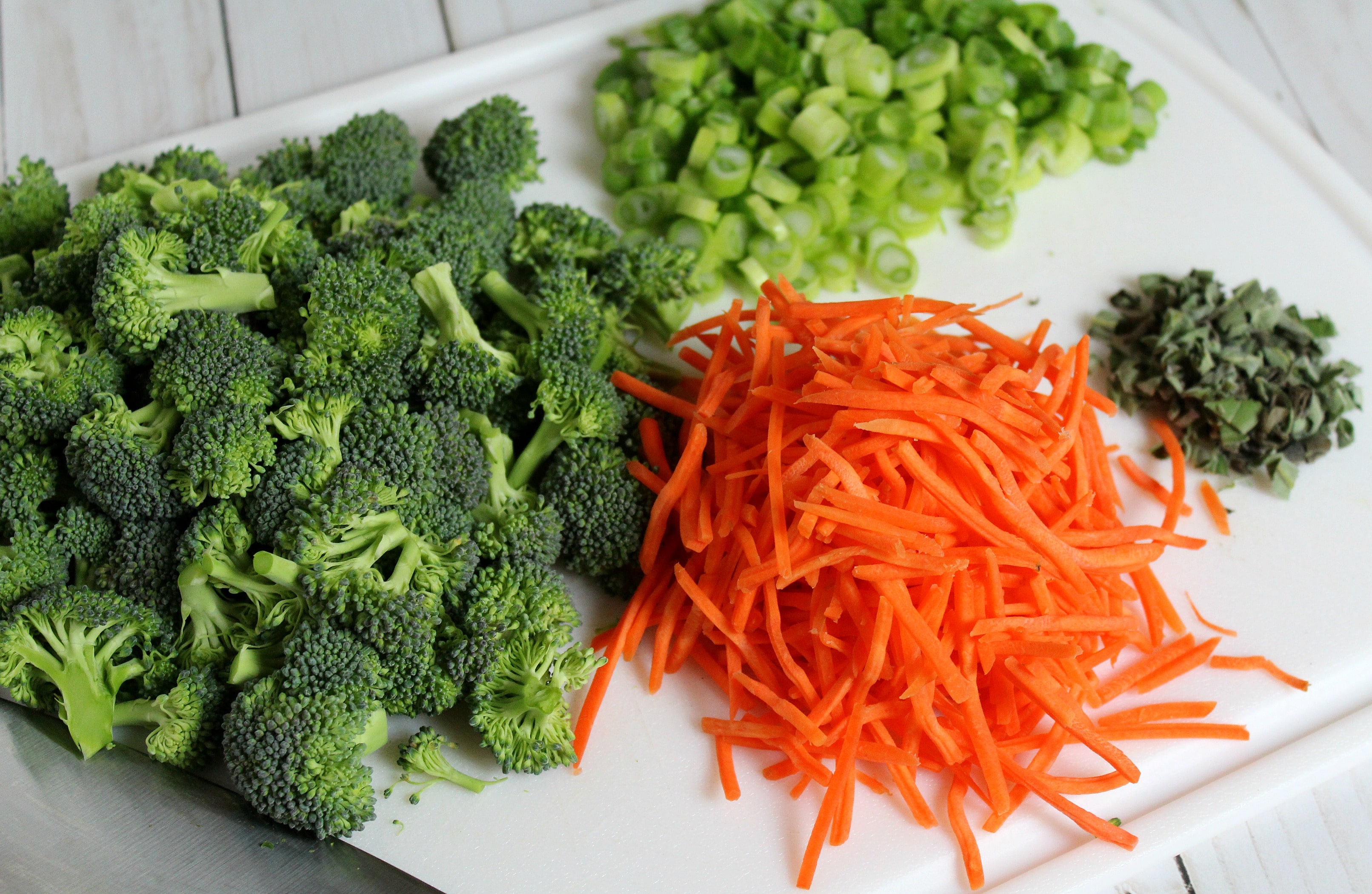 Chop green onion and sage; set aside with broccoli and carrots. 