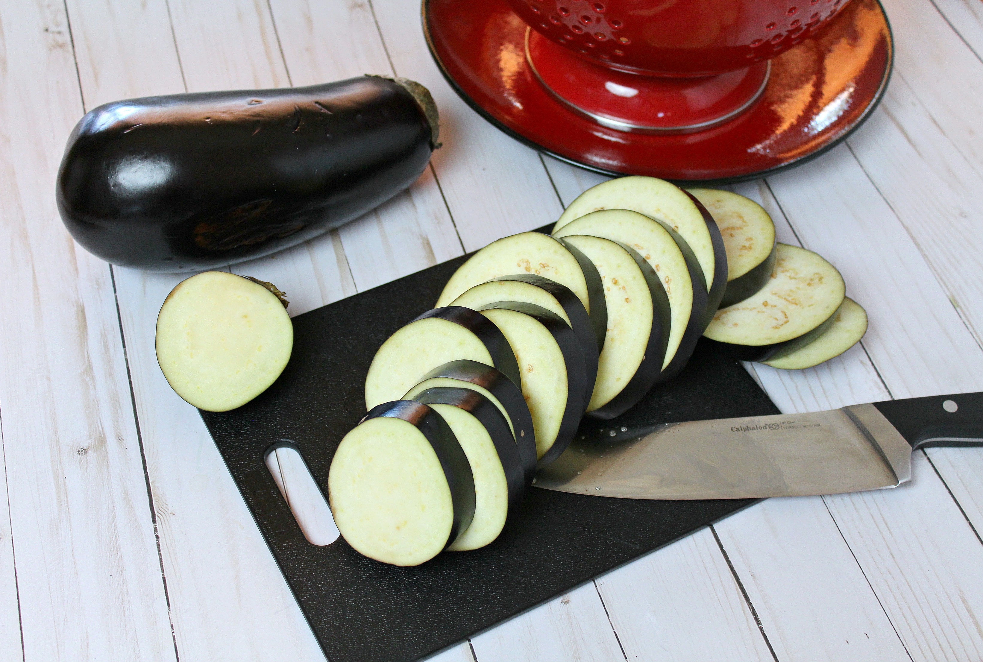Slice eggplant into thick slices. 
