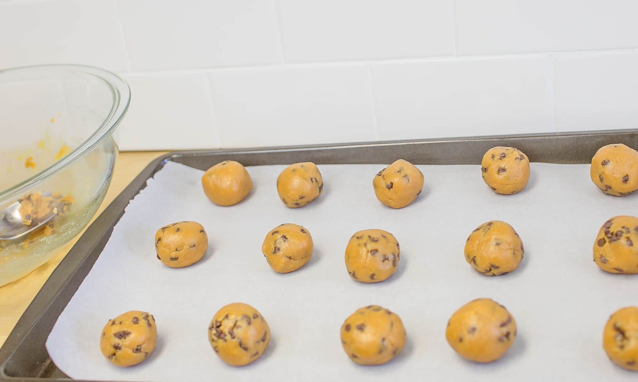 Align balls of cookie nicely on cookie sheet. 