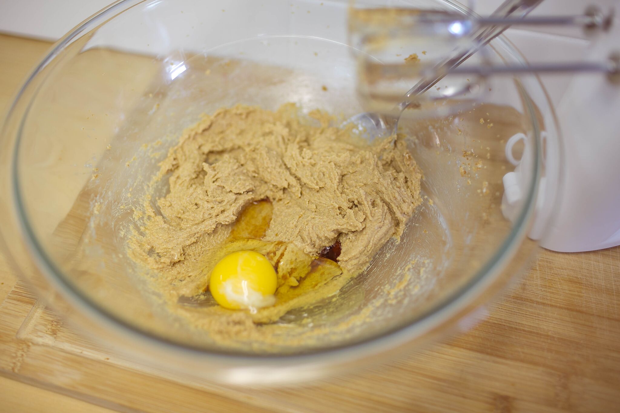 Add egg and vanilla to brown sugar mixture. 