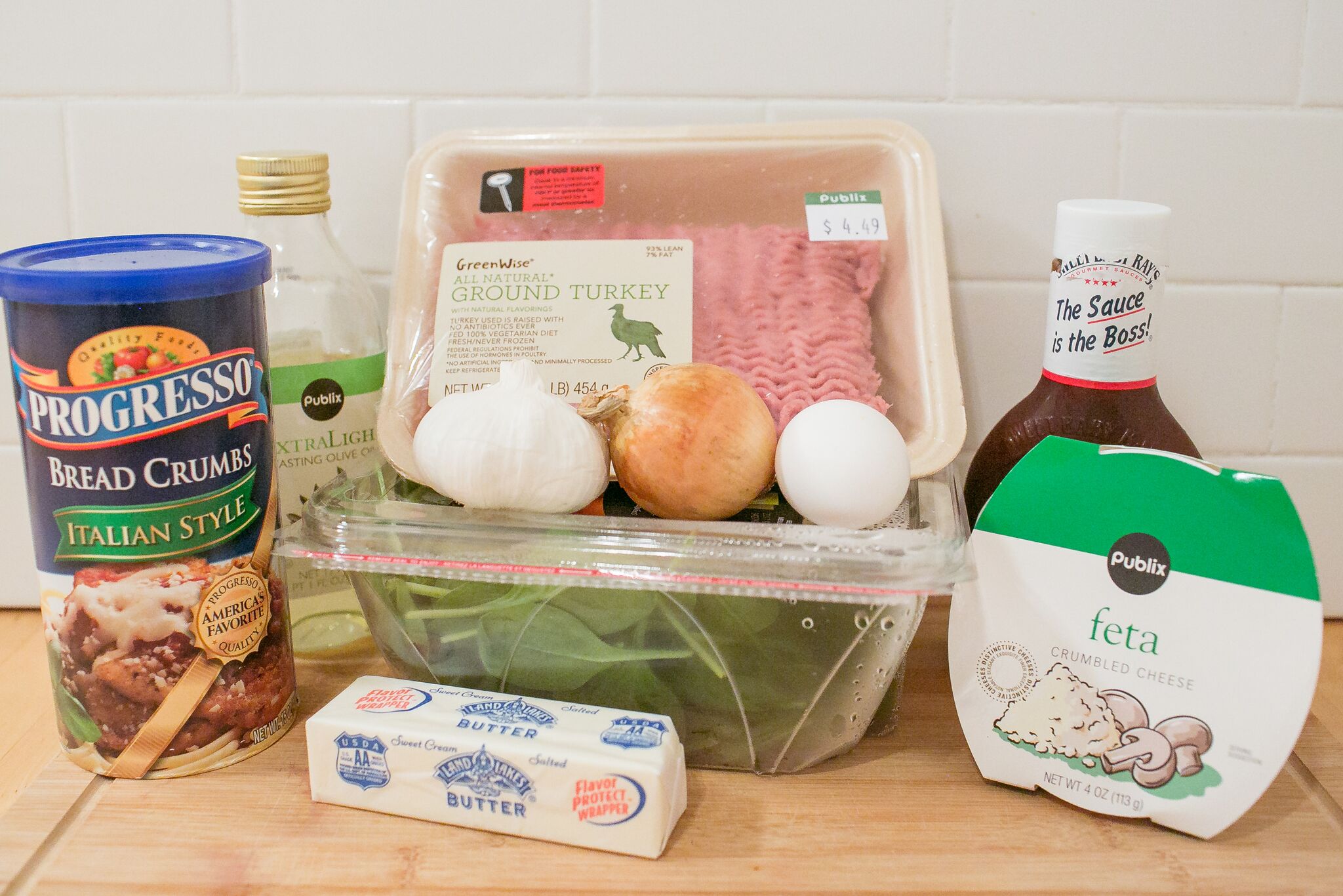 Ingredients for this simple meatloaf recipe