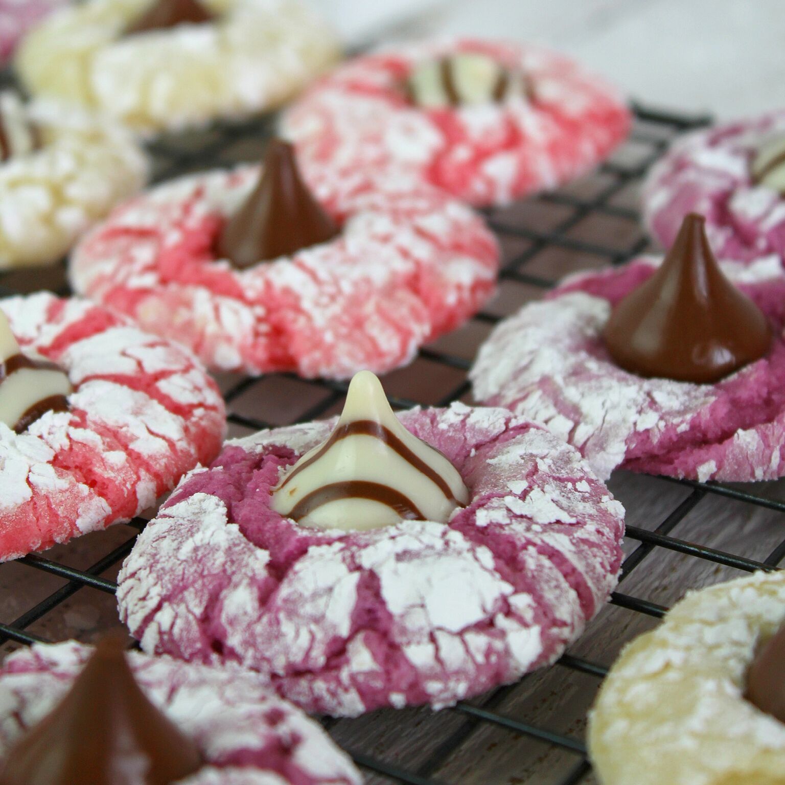 XOXO Cookies ⎢ Valentine Cake Batter Cookies ⎢ Quick and Simple Dessert Recipe ⎢ Valentine’s Day ⎢ Classroom Party ⎢ Last Minute Meal ⎢ Food Made Simple ⎢ Best Valentine's Day Cookies