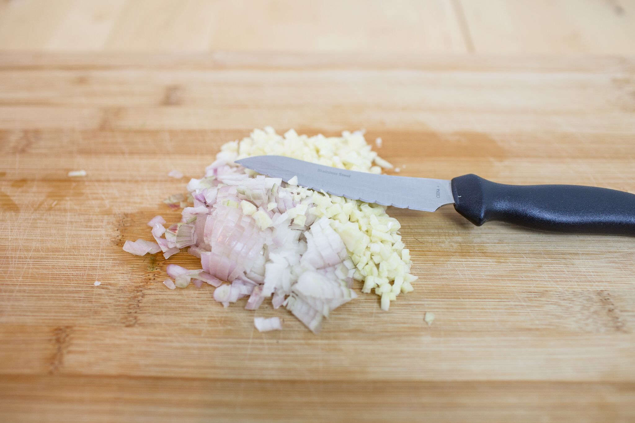 Chop garlic and shallot, then set aside.