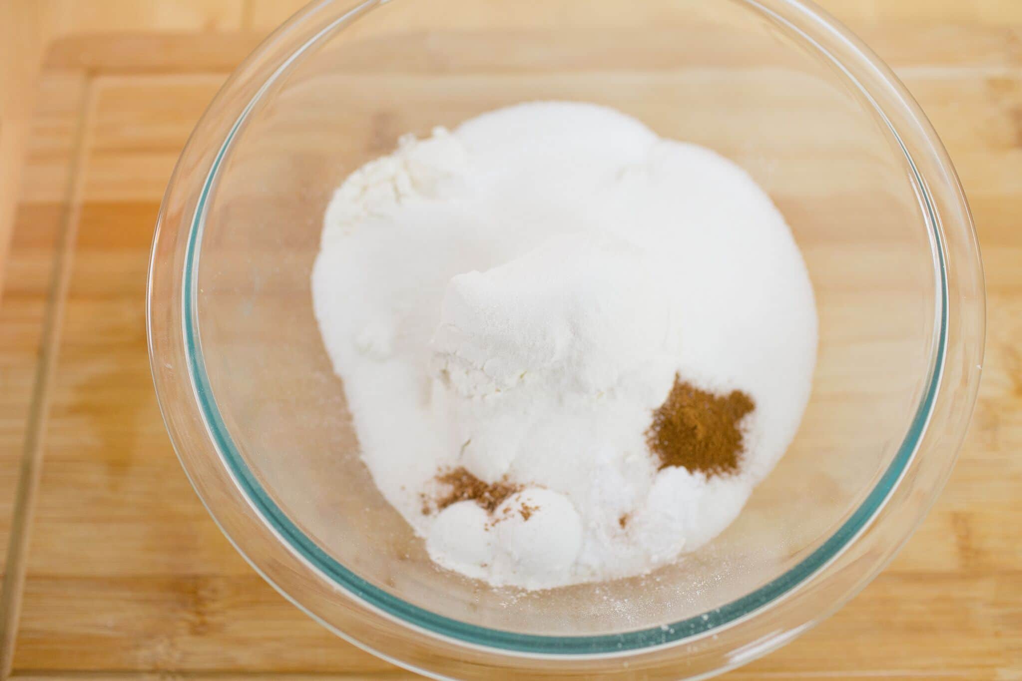 In a medium bowl, mix together flour, sugar, baking soda, baking powder, nutmeg and cinnamon.
