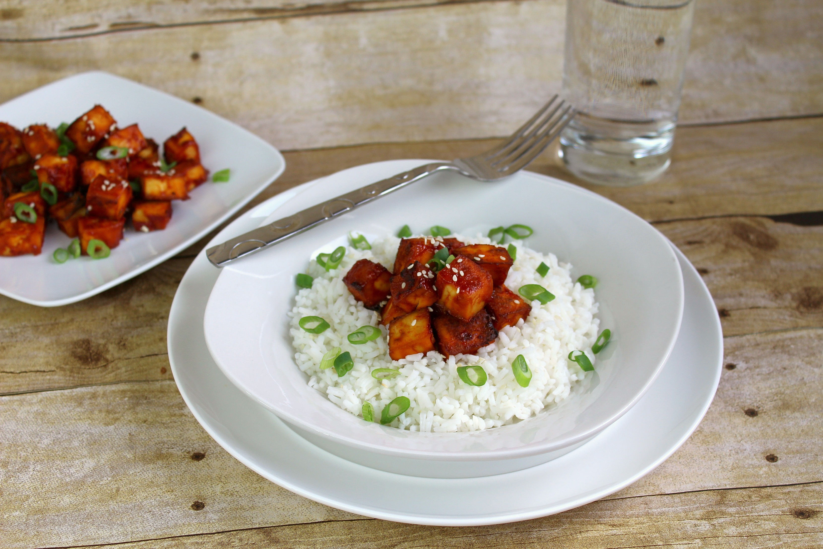 Serve baked tofu over steamed white rice and green onion. 