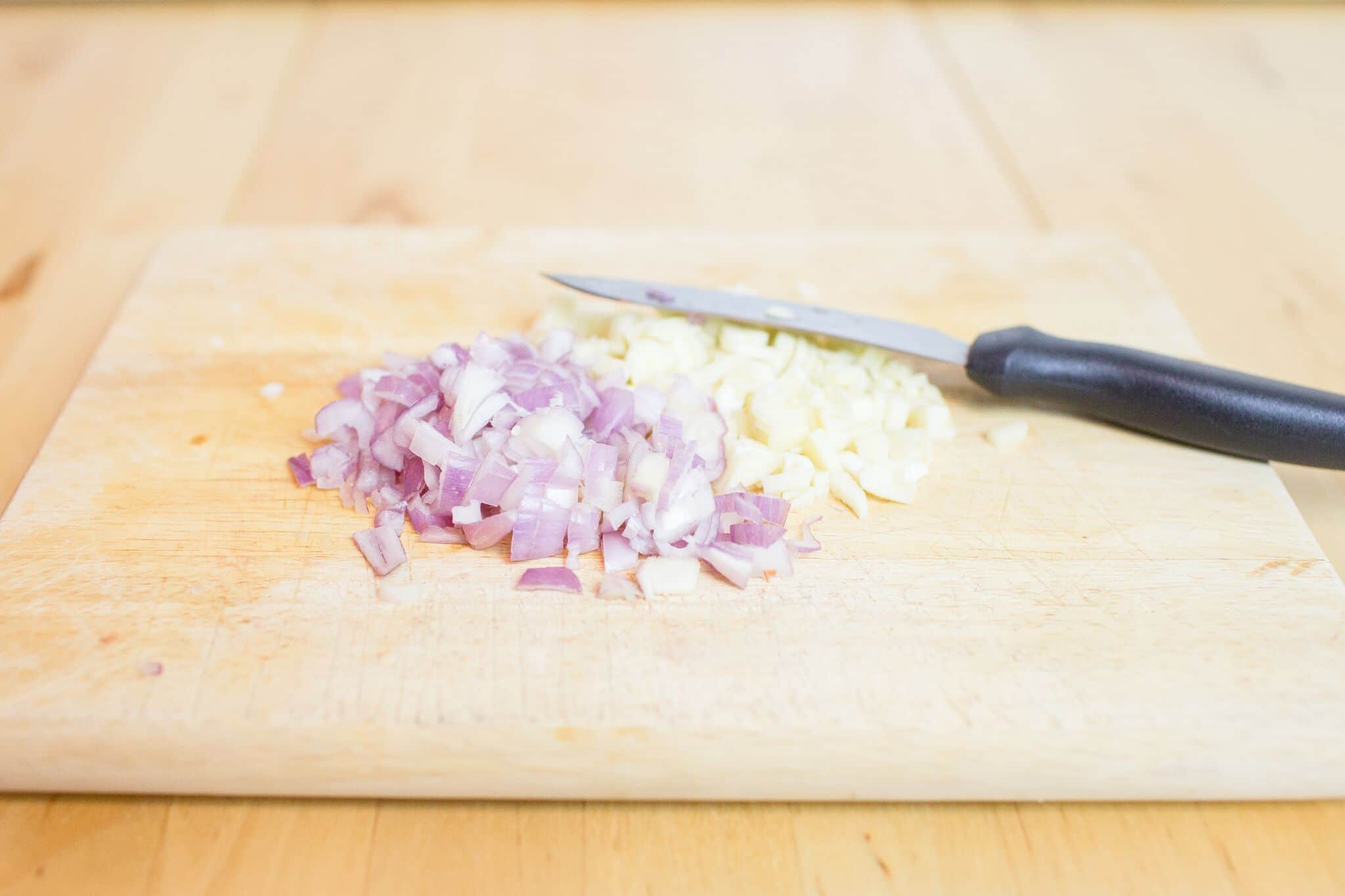 Chop up garlic and shallot. 