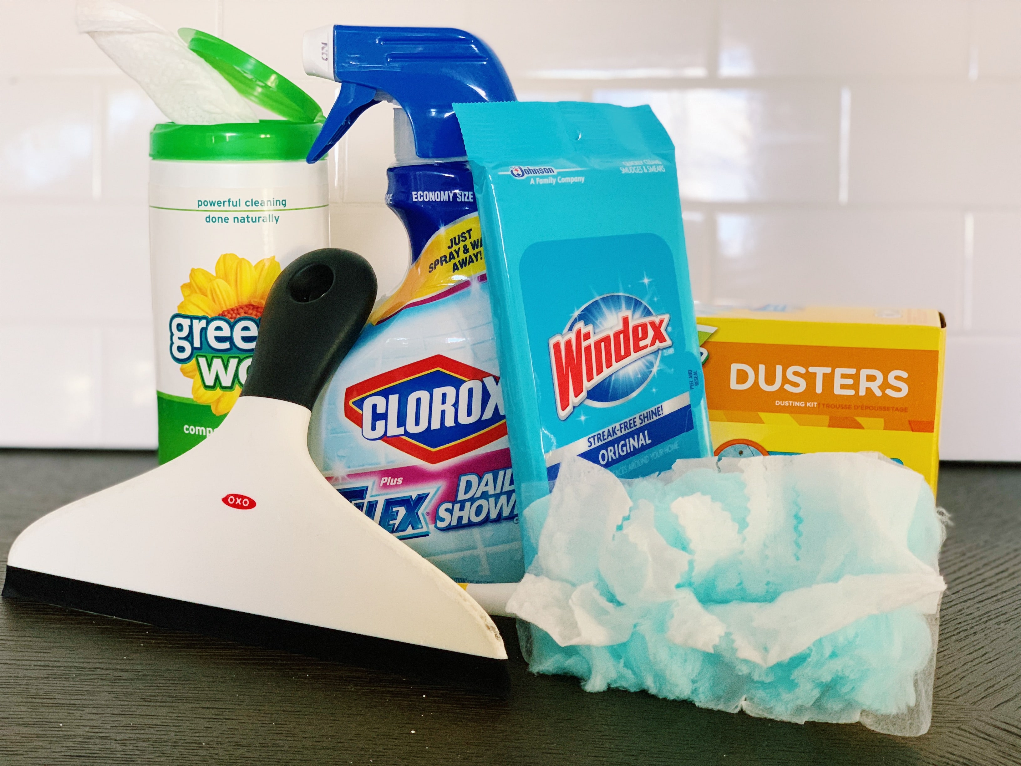 Don't have any extra time to clean during the hustle and bustle of the holiday season? No sweat! Our holiday speed cleaning routine can help you tidy your home in half the time to help you keep your sparkle all season long!