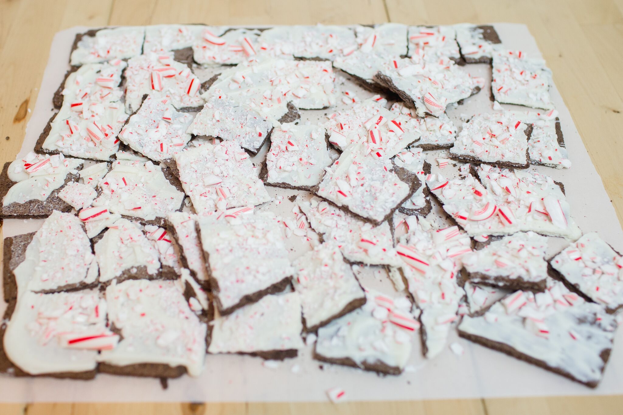 Looking for the perfect holiday recipe? This delicious semi-homemade peppermint bark comes together in as little as 20 minutes and uses just 3 ingredients!