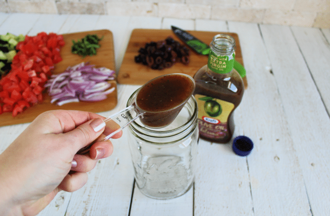 Looking for healthier lunch options that you can make ahead of time? These Mason Jar Salads are easy to assemble and will last you all week! 