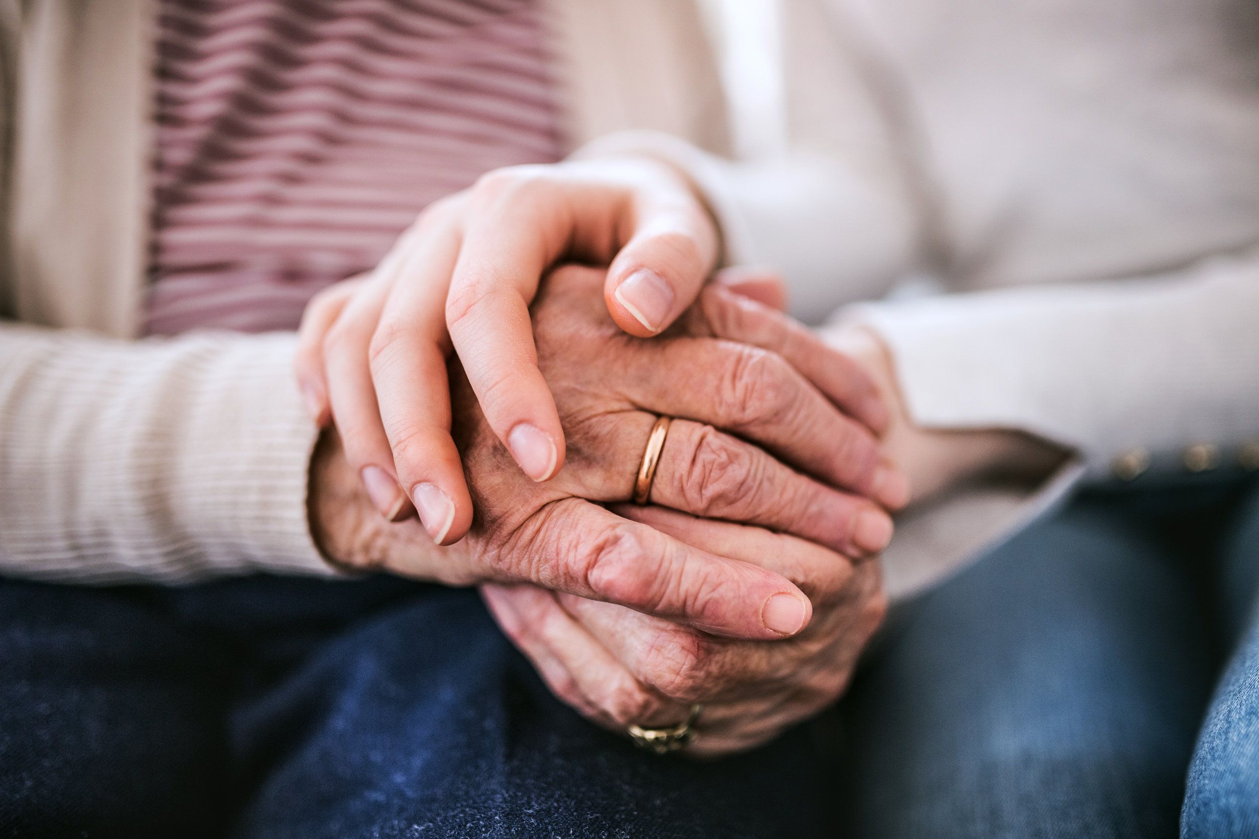 7 Common Signs Your Aging Parent May Need More Care (& What to Do About It)